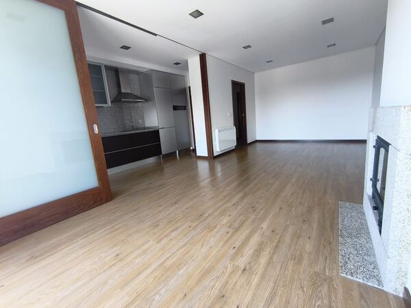 Apart. T2+2 duplex em Marinhas (2986). Casa e apartamentos para arrendar