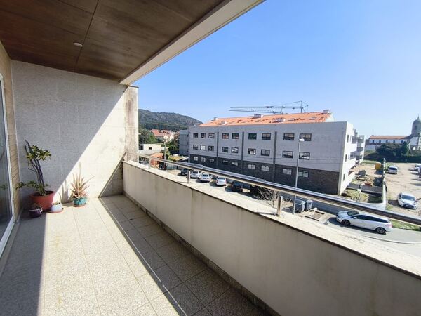 Apart. T2+2 duplex em Marinhas (2986). Casa e apartamentos para arrendar