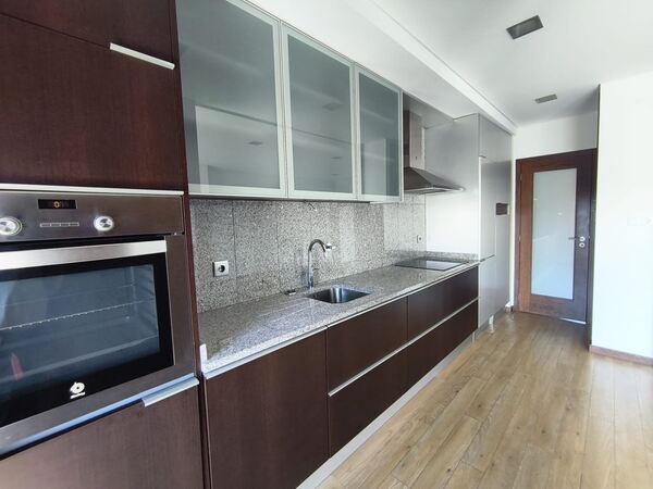 Apart. T2+2 duplex em Marinhas (2986). Casa e apartamentos para arrendar