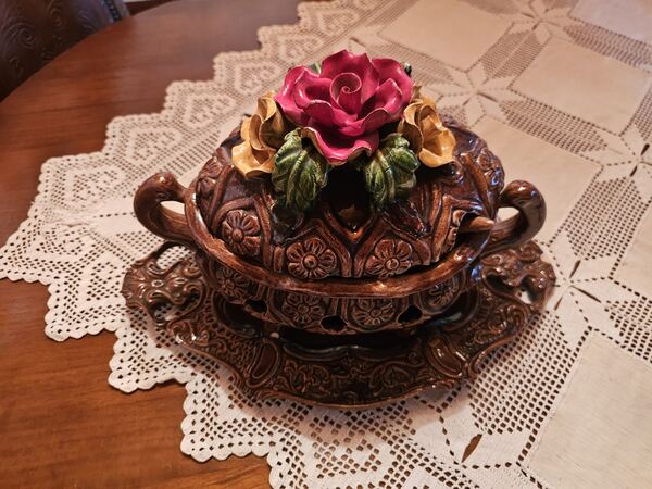 Várias peças decorativas . Mobiliário antigo