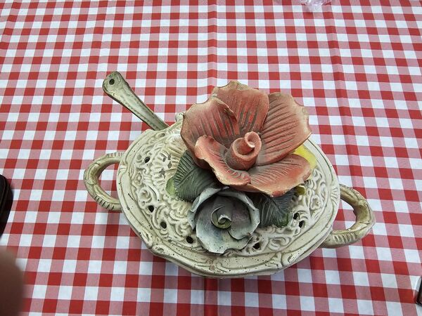 Várias peças decorativas . Mobiliário antigo