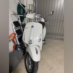 Vespa Primavera 125. Motos