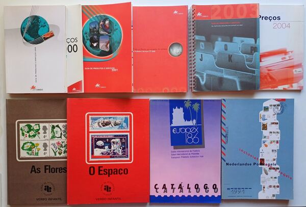Guias dos CTT 2000-2004 e publicações filatelicas. Selos
