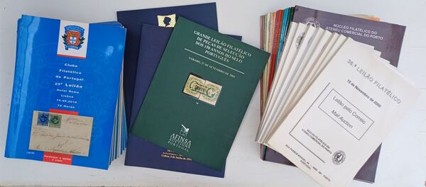 Guias dos CTT 2000-2004 e publicações filatelicas. Selos
