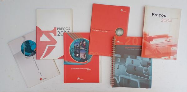 Guias dos CTT 2000-2004 e publicações filatelicas. Selos