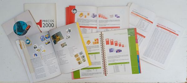 Guias dos CTT 2000-2004 e publicações filatelicas. Selos
