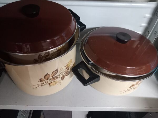 conjunto de panelas e tachos. Panelas de cozinha
