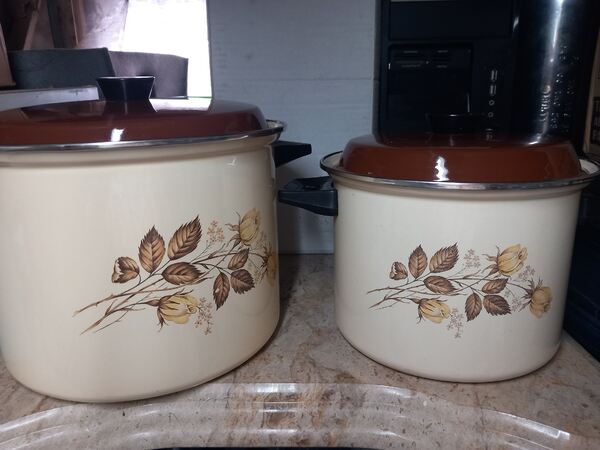 conjunto de panelas e tachos. Panelas de cozinha