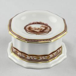 Saleiro porcelana “A Era do Classicismo” . Outros Arte e Decoração. Braga