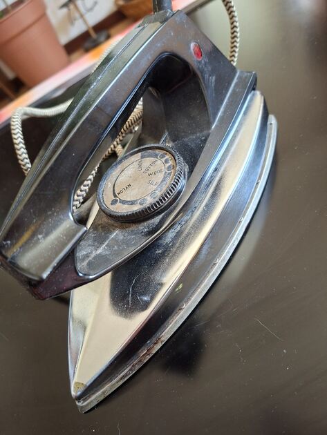 Ferro de engomar antigo. Outros Acessórios de Lar