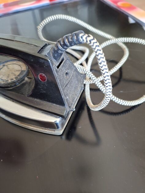 Ferro de engomar antigo. Outros Acessórios de Lar