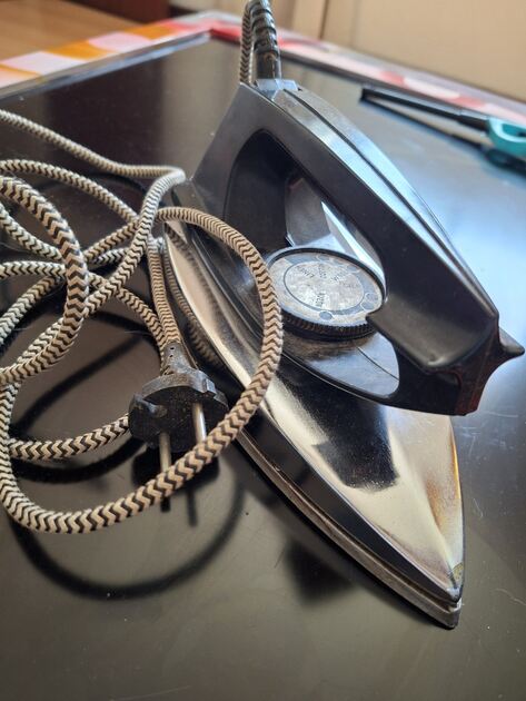 Ferro de engomar antigo. Outros Acessórios de Lar