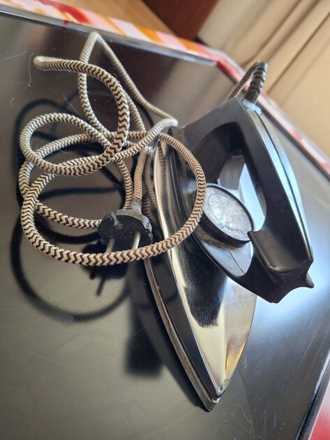 Ferro de engomar antigo. Outros Acessórios de Lar