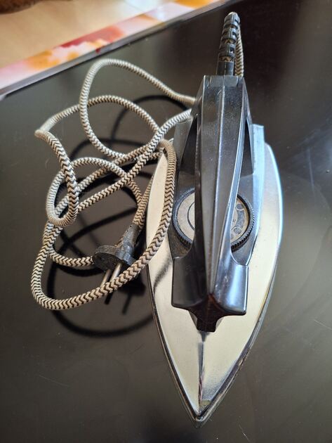 Ferro de engomar antigo. Outros Acessórios de Lar