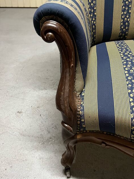 Sofá Poltrona Vintage forrado. Sofás e Poltronas