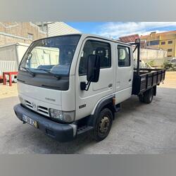 Mitsubishi cabstar . Camiões