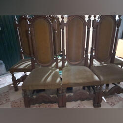 Cadeiras de jantar para restaurar . Mobiliário antigo. Pombal.      Entalhado