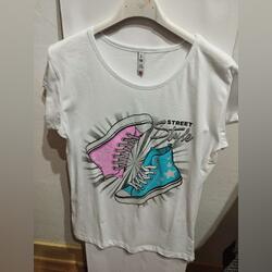 t-shert. T-shirts femininas. Ovar.  XL / 42 / 14    Branco