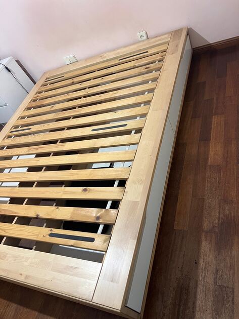 Vendo Cama de Casal - IKEA . Camas