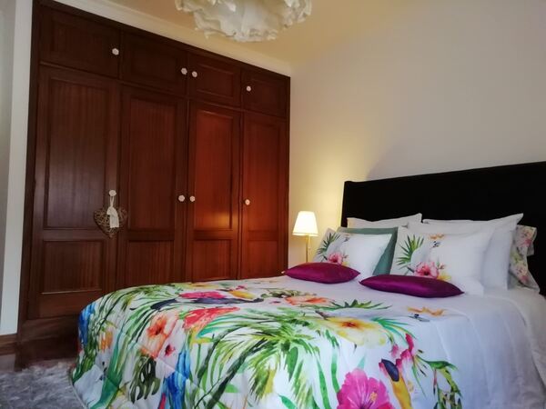 Viva com Espaço e Tranquilidade. Casa e apartamentos para vender