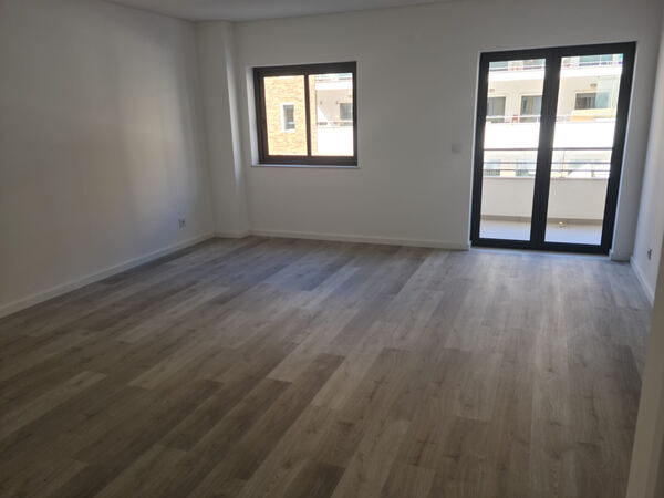 Apartamento T3 com parqueamentos. Casa e apartamentos para arrendar