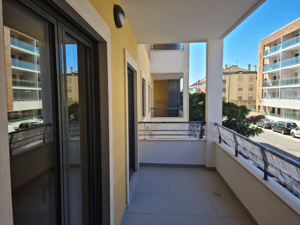 Apartamento T3 com parqueamentos. Casa e apartamentos para arrendar