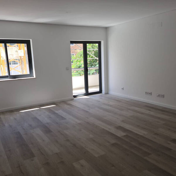 Apartamento T3 com parqueamentos. Casa e apartamentos para arrendar