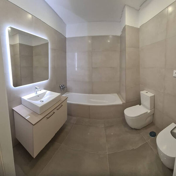 Apartamento T3 com parqueamentos. Casa e apartamentos para arrendar