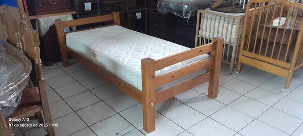 Cama de solteiro . Camas