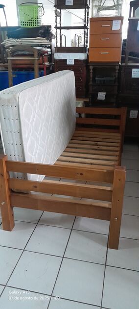 Cama de solteiro . Camas