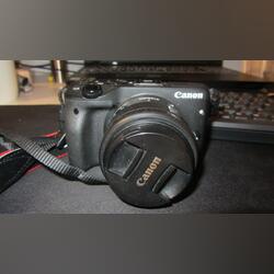 Canon EOS M3 com mala. Câmaras fotográficas. Areeiro. Canon     Mirrorless câmaras Novo / Como novo Wifi Com lentes intercambiáveis