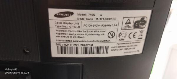 Monitor, teclado e rato. Monitores