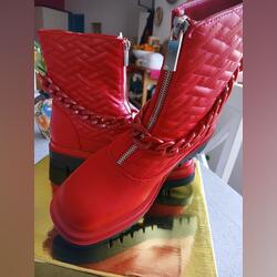 vendo. Botas e botins