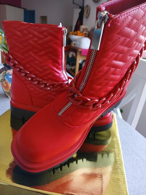 vendo. Botas e botins