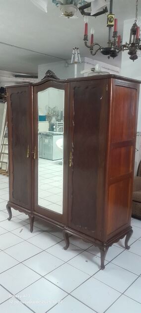 Roupeiro vintage de 3 portas. Armários
