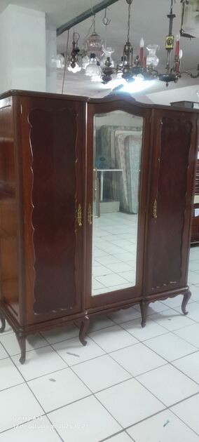 Roupeiro vintage de 3 portas. Armários