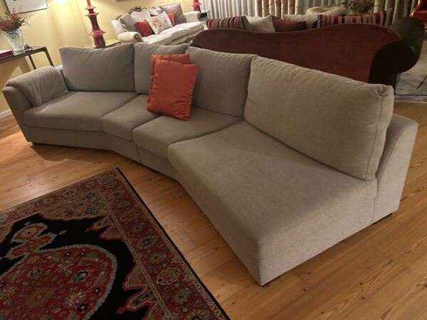 Sofá costas não retas. Sofás e Poltronas