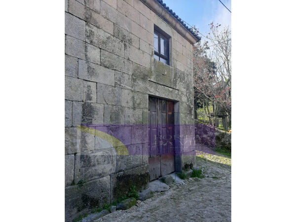 Casa Rústica T2. Casa e apartamentos para vender