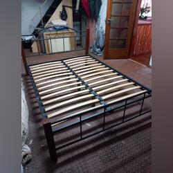 Cama de casal 1,40 ×2,00m. Camas