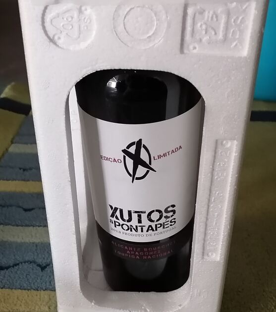 Garrafa vinho - Xutos e Pontapés -Edição Limitada. Outras Artes e Coleccionismo