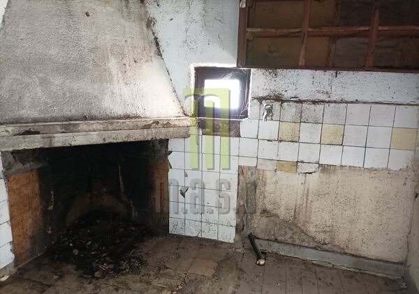 Moradia T2 para recuperar em Oliveira do Hospital. Casa e apartamentos para vender