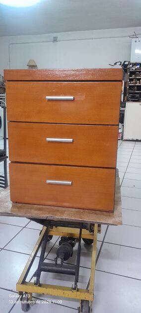 Mesinha de cabeceira nº 3. Mesinhas