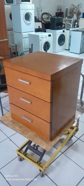 Mesinha de cabeceira nº 3. Mesinhas