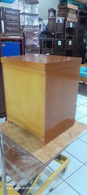 Mesinha de cabeceira nº 3. Mesinhas