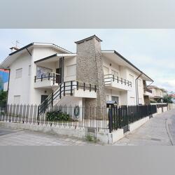 Venda de Moradia centro da Trofa . Casa e apartamentos para vender