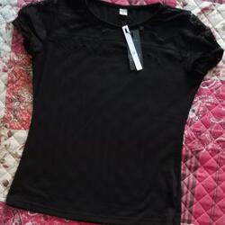 T-shirt preta com renda. T-shirts femininas