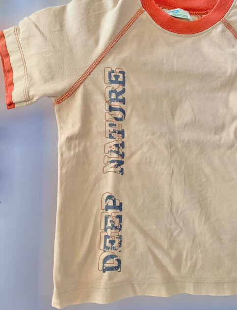 T-Shirt de Criança Unissexo, Bege e Laranja. Camisas e T-shirts