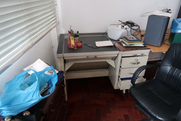 Secretária metálica para escritório. Secretárias