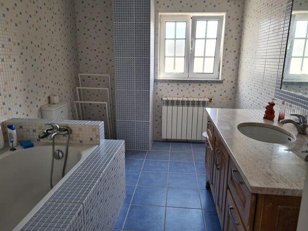 Moradia independente, Acabamentos Excecionais e C. Casa e apartamentos para vender