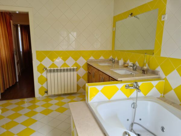 Moradia independente, Acabamentos Excecionais e C. Casa e apartamentos para vender